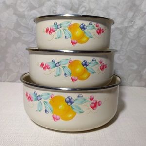 Vintage Enamelware Fruit and Cream Nesting Bowls set of 3
